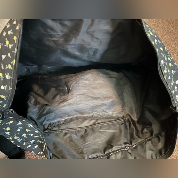 Pink VS Duffle Bag - Picture 6 of 6